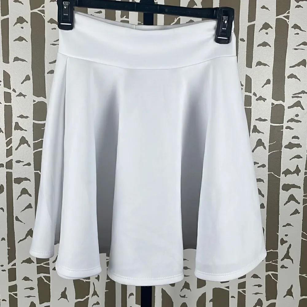 By Johnny White Scuba Fabric Circle Skater Mini Skirt S